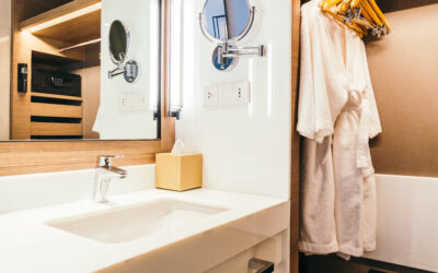 zalety szafki do lazienki na wymiar 400x250 Artykuły