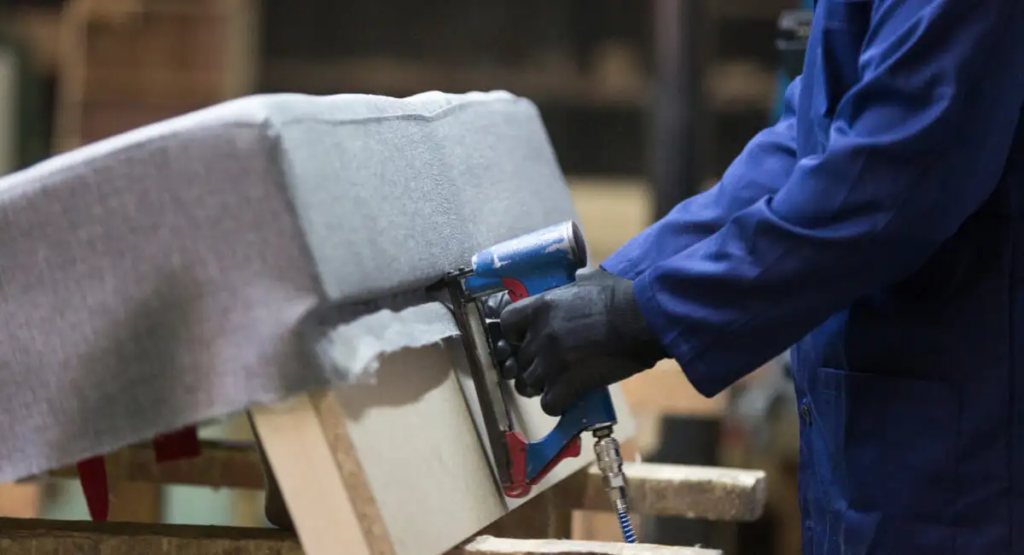 produkcja mebli wypoczynkowych 1024x555 Studium Przypadku – optymalizacja sterowania strugarką w produkcji małych elementów meblowych