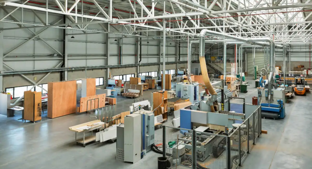 wyposazenie przemyslu meblarskiego 1024x555 Studium Przypadku – optymalizacja sterowania strugarką w produkcji małych elementów meblowych